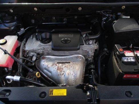 Used 2015 Toyota RAV4 LE image 12