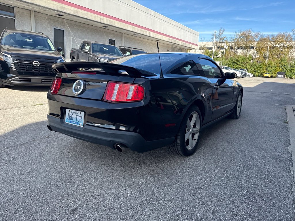Used 2010 Ford Mustang GT RWD image 3