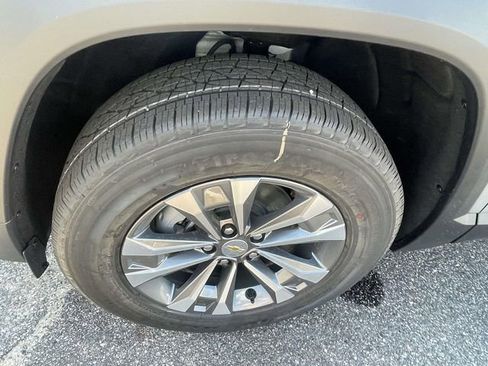 New 2026 Chevrolet Equinox LT w/ Safety and Technology Package FWD image 9