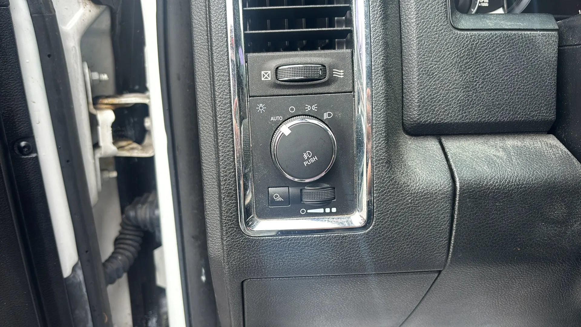 Used 2014 RAM 1500 Laramie w/ Convenience Group AWD/4WD image 21