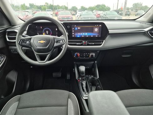 Used 2025 Chevrolet TrailBlazer LT AWD/4WD image 22