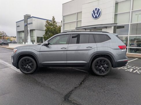 Used 2025 Volkswagen Atlas SE w/ Panoramic Sunroof Package image 8