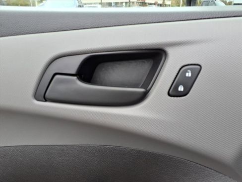 Used 2020 Chevrolet Sonic LT image 16