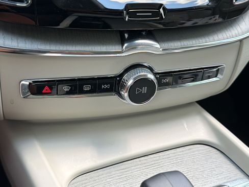 Certified 2025 Volvo XC60 B5 Plus w/ Protection Package Premier AWD/4WD image 15