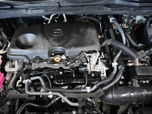 Used 2021 Toyota Sienna XLE w/ XLE Plus Package FWD image 32