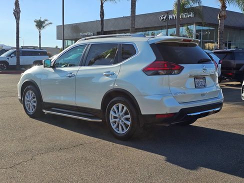 Used 2017 Nissan Rogue SV w/ SV Premium Package FWD image 5