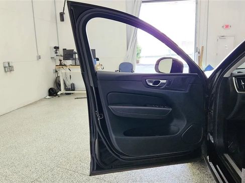 Used 2023 Volvo XC60 B5 Ultimate w/ Climate Package image 32