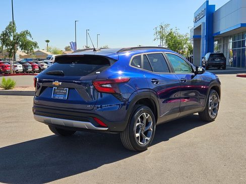 Used 2024 Chevrolet Trax LT w/ Driver Confidence Package image 5