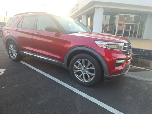 Used 2020 Ford Explorer XLT w/ Equipment Group 202A RWD image 9