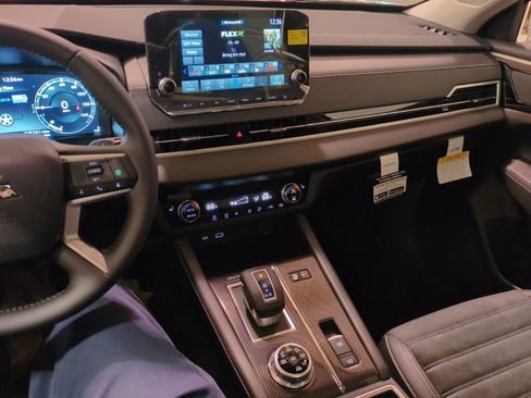 New 2025 Mitsubishi Outlander SE image 19