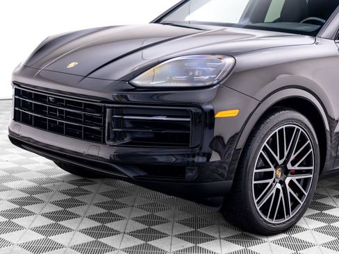 Used 2024 Porsche Cayenne S AWD/4WD image 40