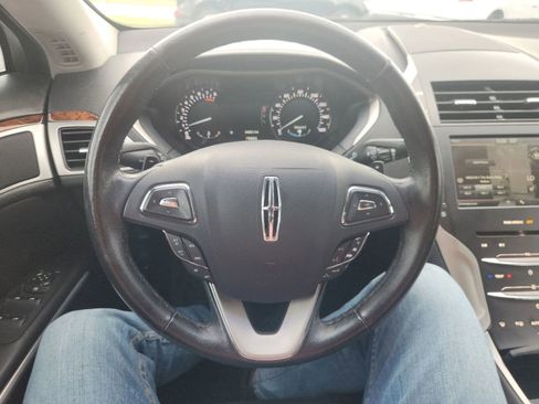 Used 2016 Lincoln MKZ FWD image 18