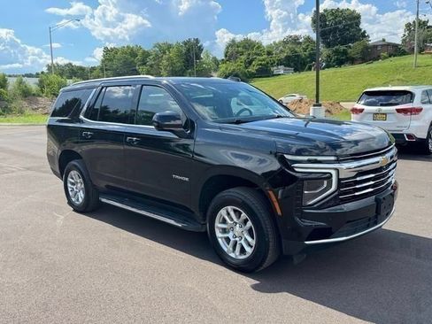 Used 2025 Chevrolet Tahoe LT AWD/4WD image 2