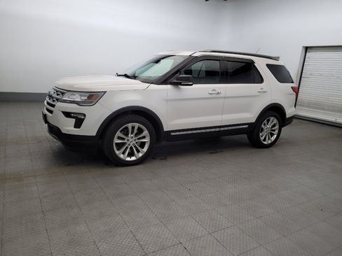 Used 2019 Ford Explorer XLT w/ Equipment Group 202A image 2