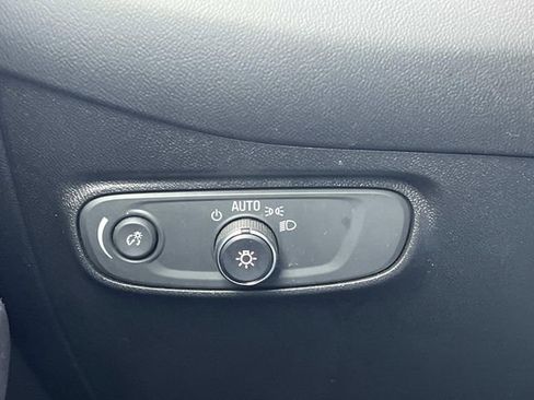 Used 2019 Chevrolet Equinox LT FWD image 24
