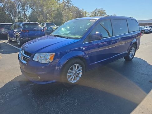 Used 2019 Dodge Grand Caravan SXT image 2