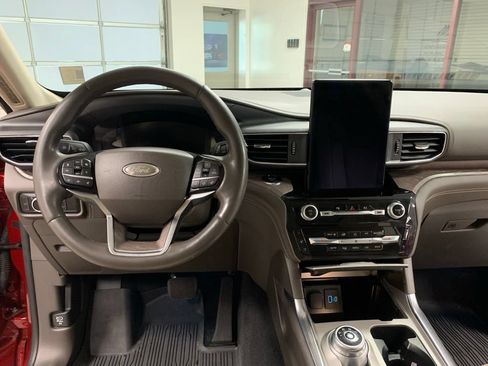 Used 2023 Ford Explorer Platinum w/ Premium Technology Package AWD/4WD image 16