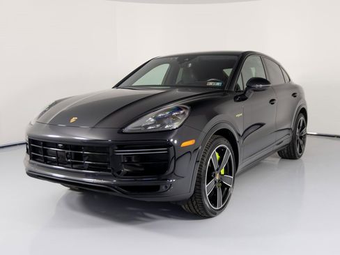 Certified 2020 Porsche Cayenne Turbo S image 1