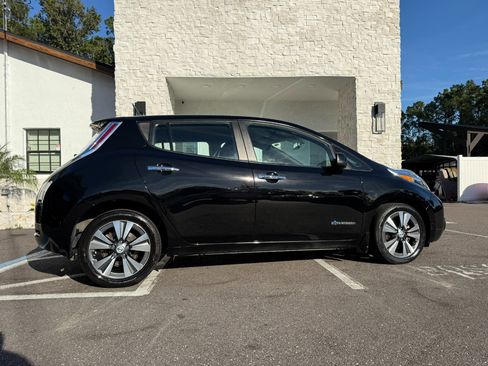 Used 2013 Nissan Leaf SL w/ Premium Pkg image 14