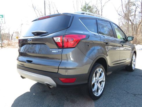 Used 2019 Ford Escape Titanium image 5