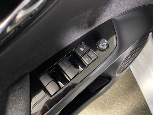 Certified 2022 Toyota Prius FWD image 16