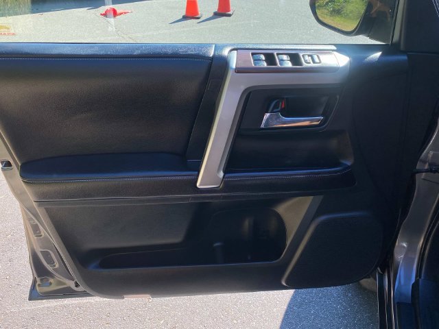 Used 2016 Toyota 4Runner SR5 RWD image 12