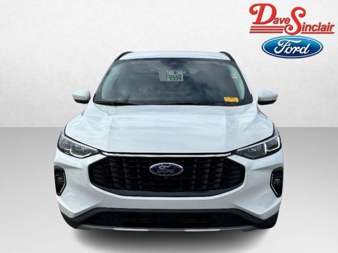 Used 2023 Ford Escape Platinum image 2