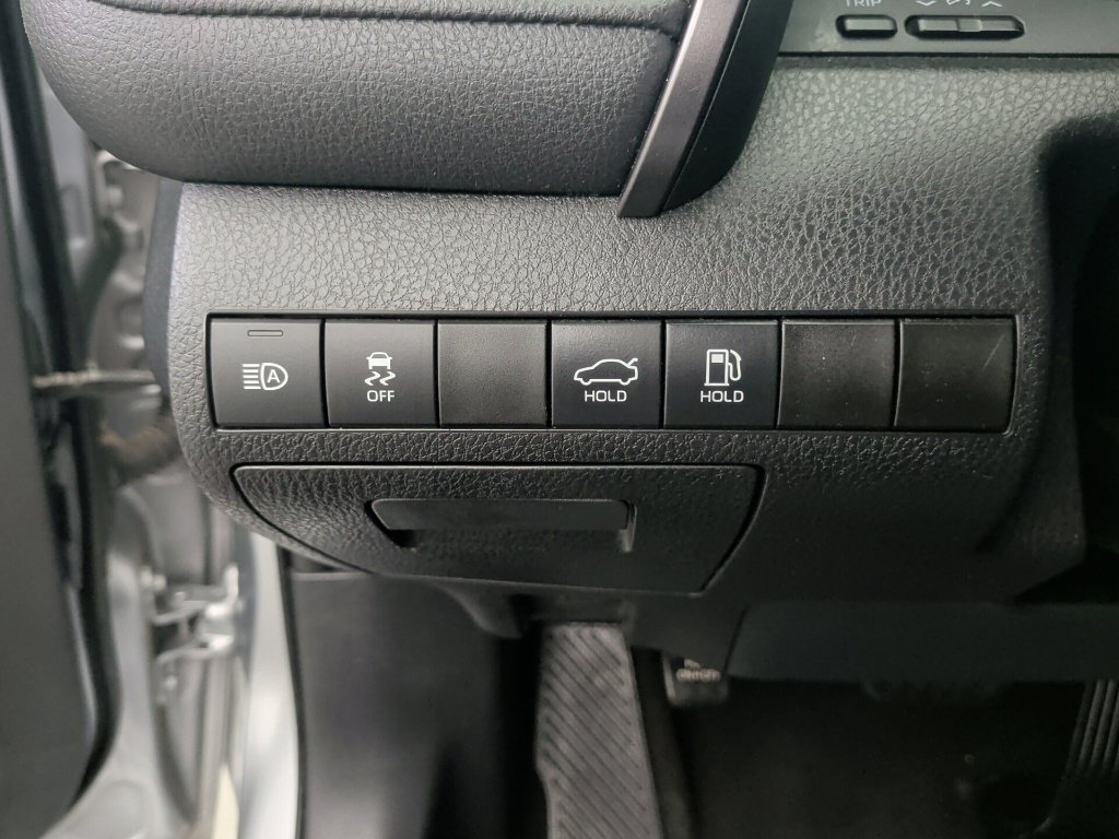 Used 2020 Toyota Camry SE FWD image 27