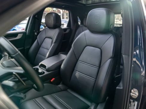 Used 2025 Porsche Cayenne S AWD/4WD image 5