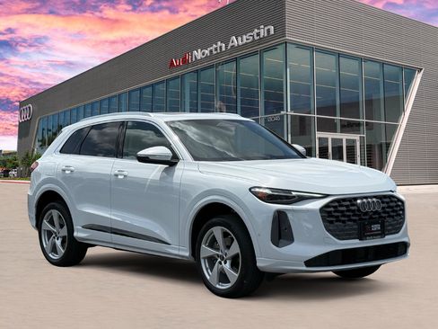 Used 2025 Audi Q5 Premium Plus w/ Premium Plus AWD/4WD image 4