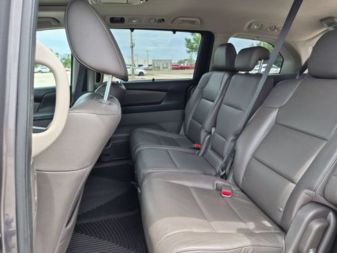 Used 2016 Honda Odyssey Touring Elite image 16