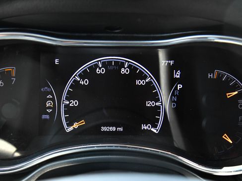 Used 2022 Jeep Grand Cherokee Laredo X AWD/4WD image 32