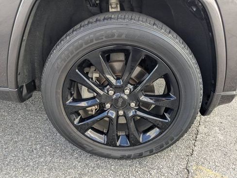 Used 2021 Jeep Grand Cherokee Laredo X RWD image 11