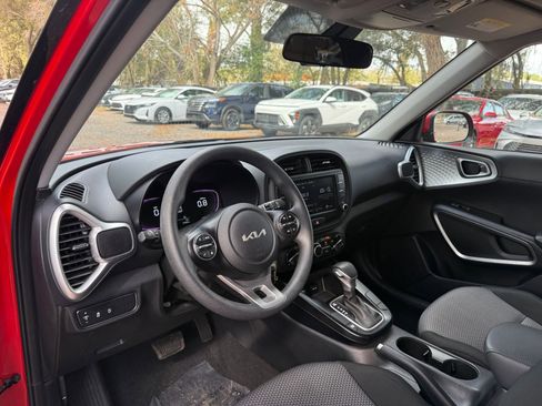 Used 2025 Kia Soul LX w/ LX Technology Package image 29
