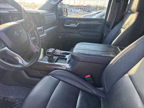 Used 2024 Chevrolet Silverado 1500 LT Trail Boss w/ Convenience Package II image 6