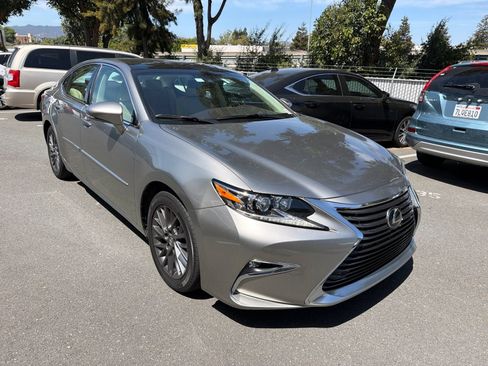 Used 2018 Lexus ES 350 w/ Navigation System Package FWD image 2