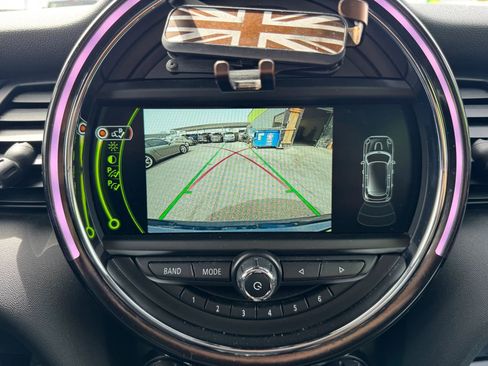 Used 2017 MINI Cooper 4-Door Hardtop image 22