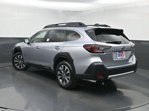 Used 2025 Subaru Outback Limited AWD/4WD image 21