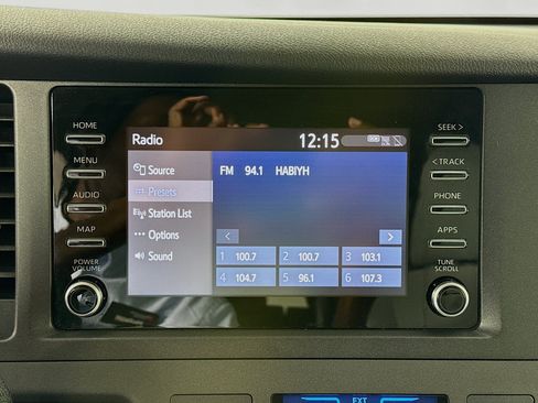Certified 2020 Toyota Sienna L FWD image 14