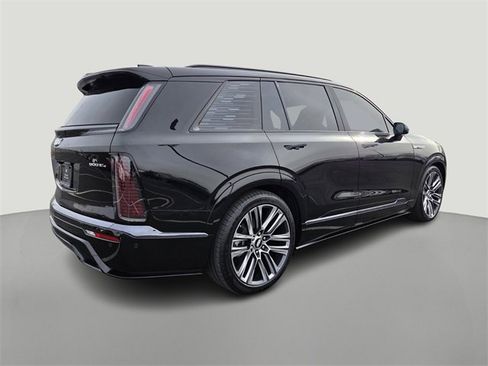 New 2026 Cadillac Vistiq Platinum w/ LPO, Floor Liner Package image 4