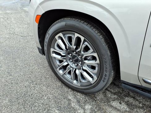 Used 2023 GMC Yukon XL Denali Ultimate image 9