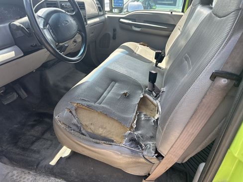 Used 2001 Ford F550 2WD Crew Cab Super Duty image 4
