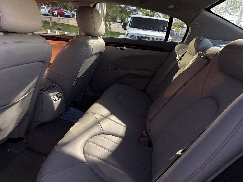 Used 2011 Buick Lucerne CXL w/ Driver Confidence Package FWD image 9