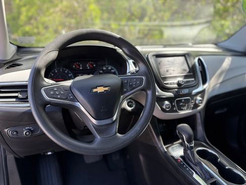 Used 2022 Chevrolet Equinox LS image 49