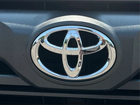 Used 2022 Toyota Tundra Limited w/ Power Package AWD/4WD image 34