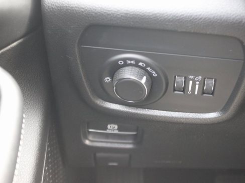 Used 2023 Jeep Grand Cherokee Altitude image 18