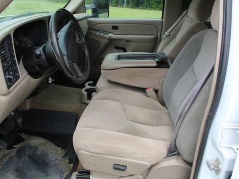 Used 2006 Chevrolet Silverado 2500 LT w/ Heavy-Duty Power Package AWD/4WD image 14