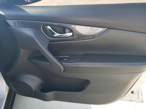 Used 2018 Nissan Rogue SV AWD/4WD image 21