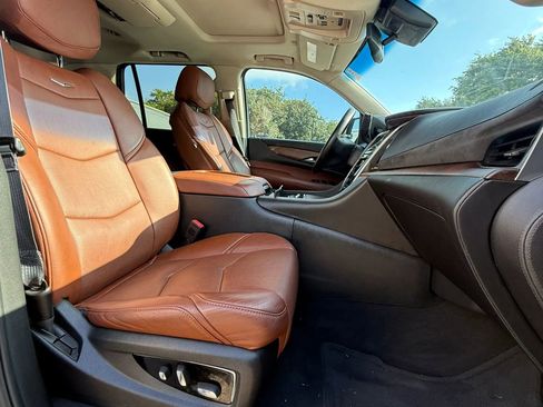 Used 2015 Cadillac Escalade Luxury RWD image 22