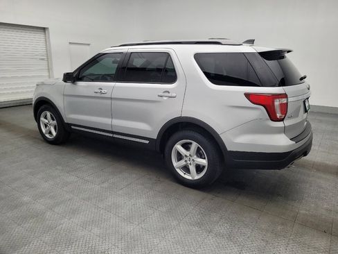 Used 2018 Ford Explorer XLT image 3